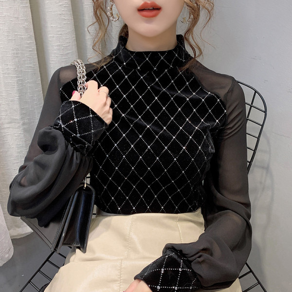 Κομψή βελούδινη γυναικεία μπλούζα με φαρδιά μανίκια και ημικυκλικό κολάρο