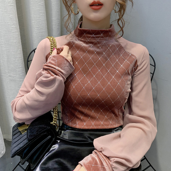 Κομψή βελούδινη γυναικεία μπλούζα με φαρδιά μανίκια και ημικυκλικό κολάρο