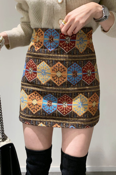 Värviline naiste lühike seelik-mudel kõrge vöökohaga