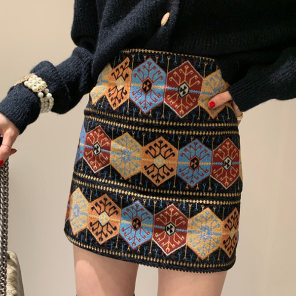 Värviline naiste lühike seelik-mudel kõrge vöökohaga