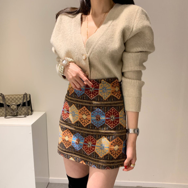 Värviline naiste lühike seelik-mudel kõrge vöökohaga