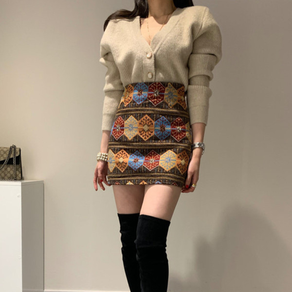 Värviline naiste lühike seelik-mudel kõrge vöökohaga