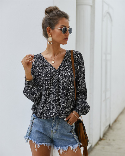 Novi model ženske bluze sa špic izrezom i uzorkom