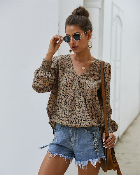 Novi model ženske bluze sa špic izrezom i uzorkom