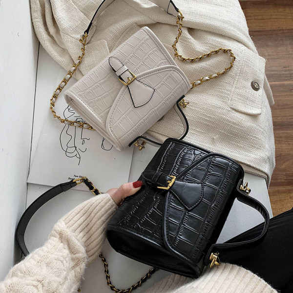 Aktuális női táska műbőrből, hosszú és rövid füllel