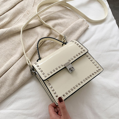 Γυναικεία έκο δερμάτινη τσάντα λουστρίνι με μεταλλικά στοιχεία, μικρή και μεγάλη λαβή