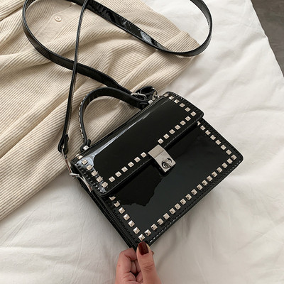 Γυναικεία έκο δερμάτινη τσάντα λουστρίνι με μεταλλικά στοιχεία, μικρή και μεγάλη λαβή