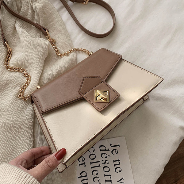 Modern női táska fém rögzítéssel és hosszú fogantyúval