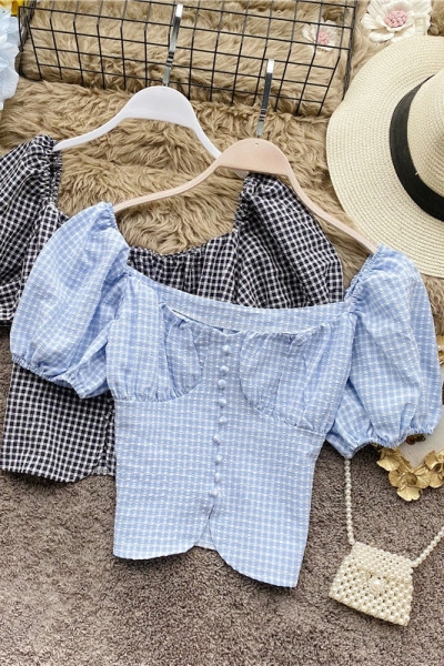 Kockás női ing puffos ujjakkal és gombokkal