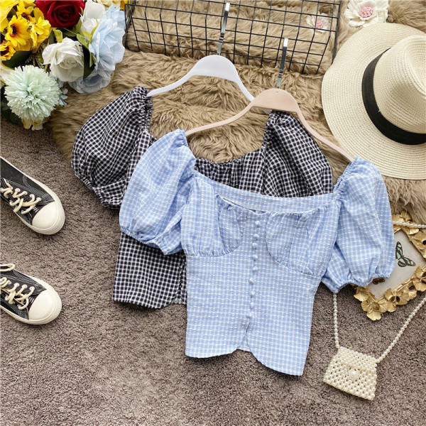 Kockás női ing puffos ujjakkal és gombokkal