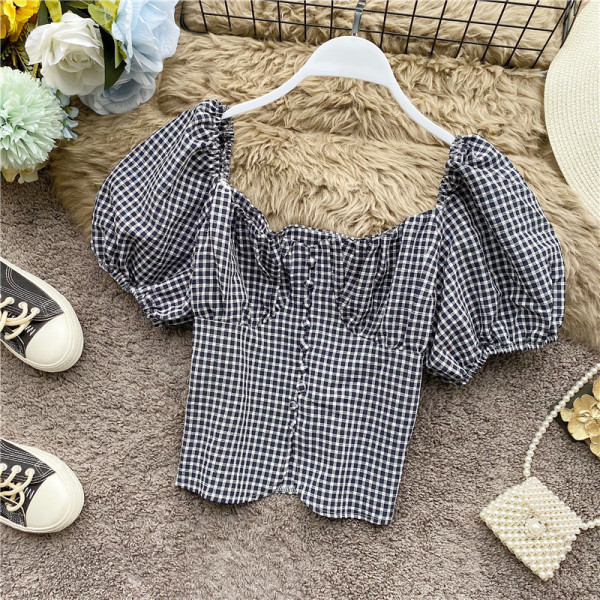 Kockás női ing puffos ujjakkal és gombokkal