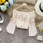 Modern női blúz bő ujjakkal és nyakkendőkkel