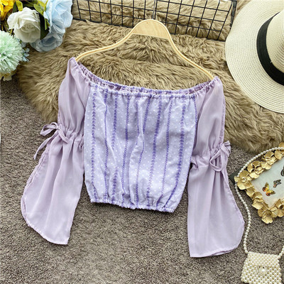 Modern női blúz bő ujjakkal és nyakkendőkkel