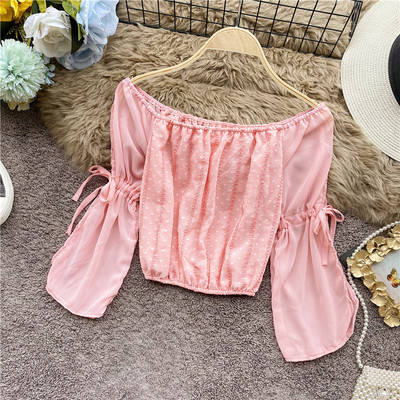 Modern női blúz bő ujjakkal és nyakkendőkkel