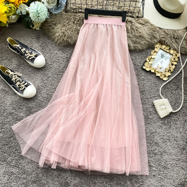 Moodne naiste seelik läikivate elementide ja tülliga