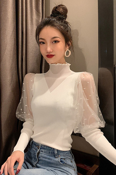 Stílusos női blúz magas gallérral és puffos ujjakkal