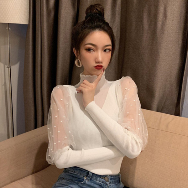 Stílusos női blúz magas gallérral és puffos ujjakkal