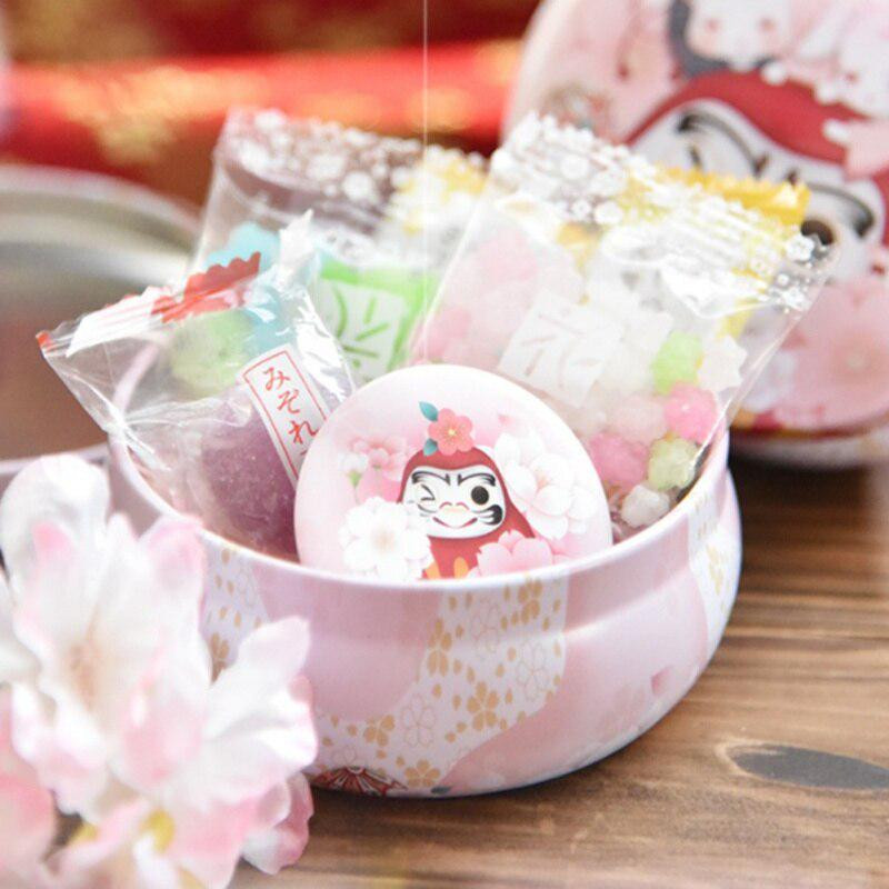 Ünnepi húsvéti doboz cukorkának és tojásnak, kerek formában