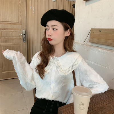 Stílusos női ing csipkeelemekkel és varrással