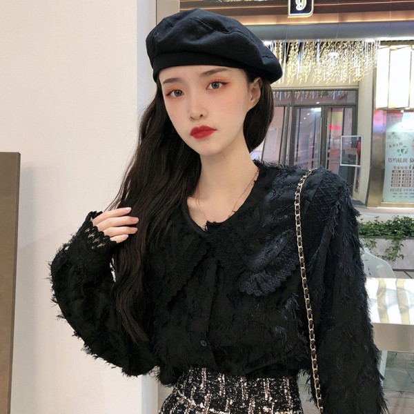 Stílusos női ing csipkeelemekkel és varrással