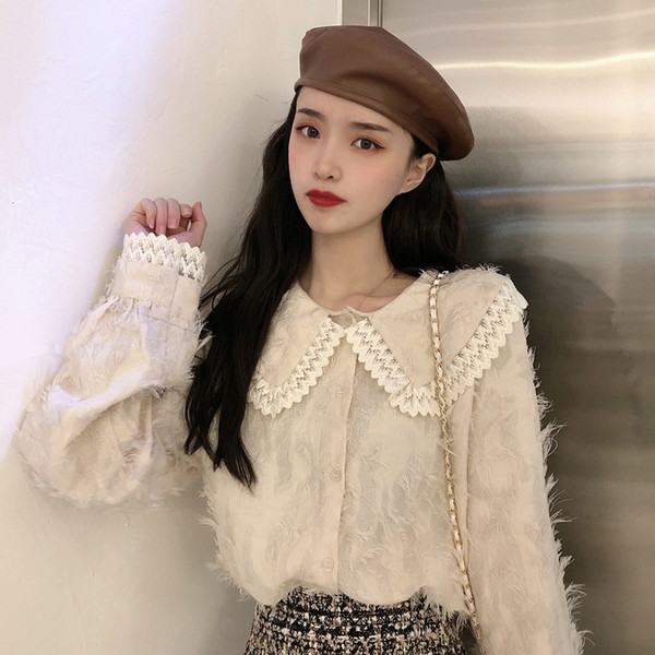 Stílusos női ing csipkeelemekkel és varrással