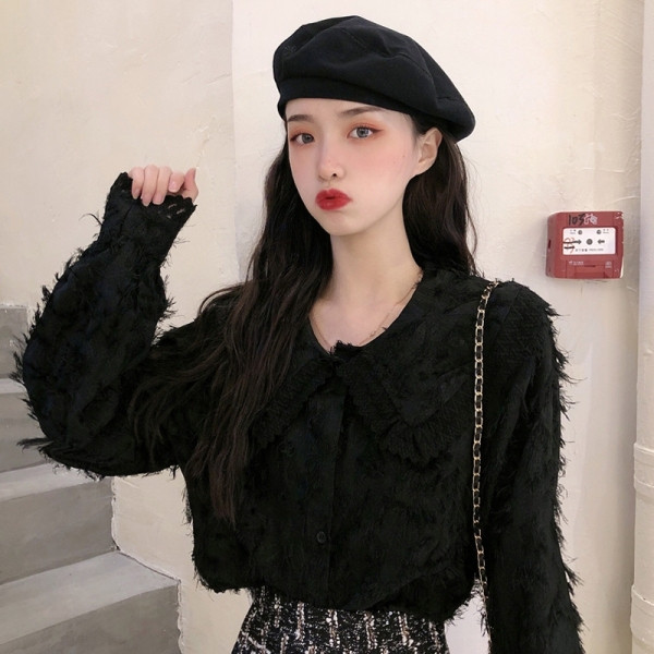 Stílusos női ing csipkeelemekkel és varrással