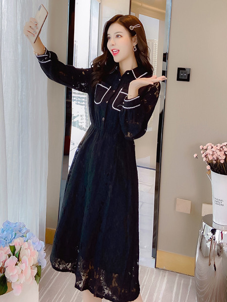 Vintage hosszú női csipkeruha klasszikus gallérral és zsebekkel