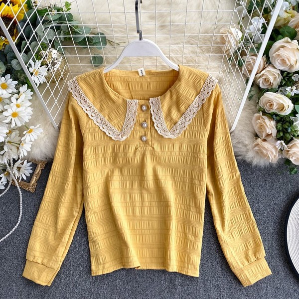 Γυναικεία κομψή μπλούζα με κουμπιά και δαντέλα