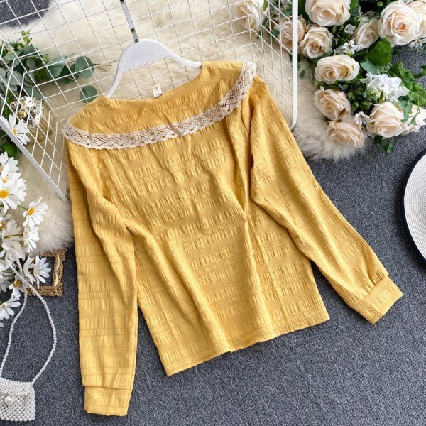 Γυναικεία κομψή μπλούζα με κουμπιά και δαντέλα