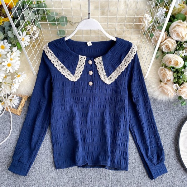 Γυναικεία κομψή μπλούζα με κουμπιά και δαντέλα