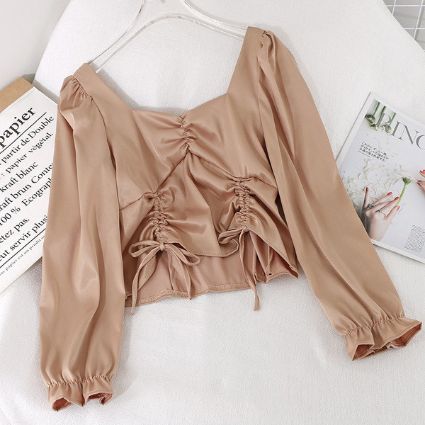 Női szatén blúz szögletes nyakkivágással és megkötővel