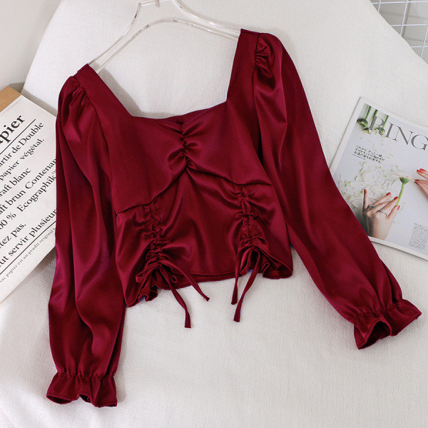 Női szatén blúz szögletes nyakkivágással és megkötővel
