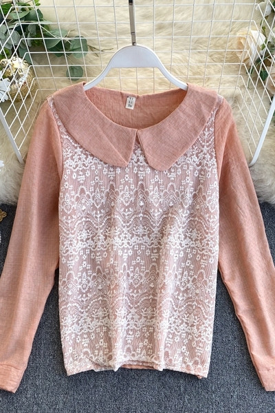 Γυναικεία μπλούζα με δαντέλα και στρογγυλή λαιμόκοψη σε μπλε, γκρι, ροδάκινο και λευκό χρώμα