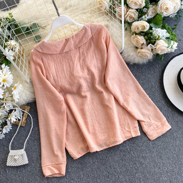 Γυναικεία μπλούζα με δαντέλα και στρογγυλή λαιμόκοψη σε μπλε, γκρι, ροδάκινο και λευκό χρώμα