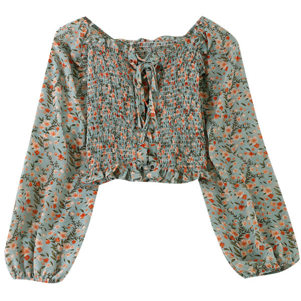 Rövid női ing virágos motívumokkal és széles ujjakkal