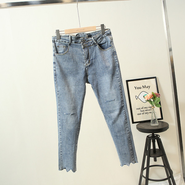 Modern női farmer szakadt motívumokkal - Karcsú modell