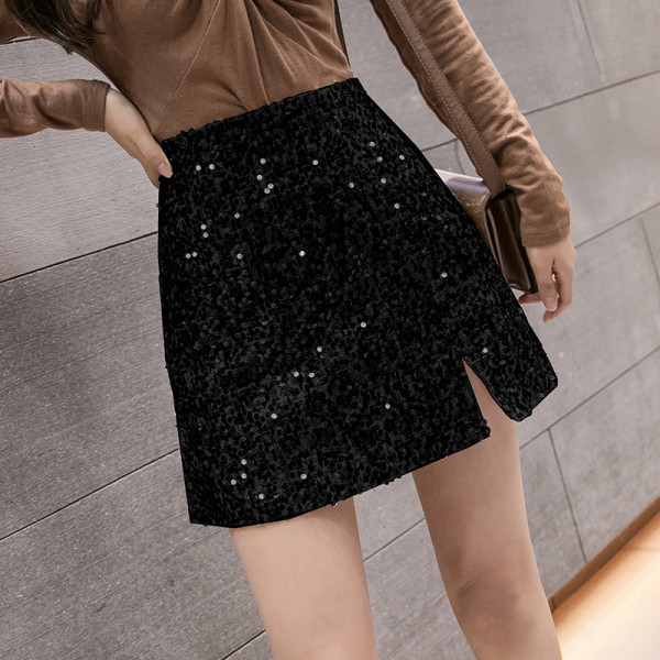 Modern női szoknya flitterekkel és hasítékkal