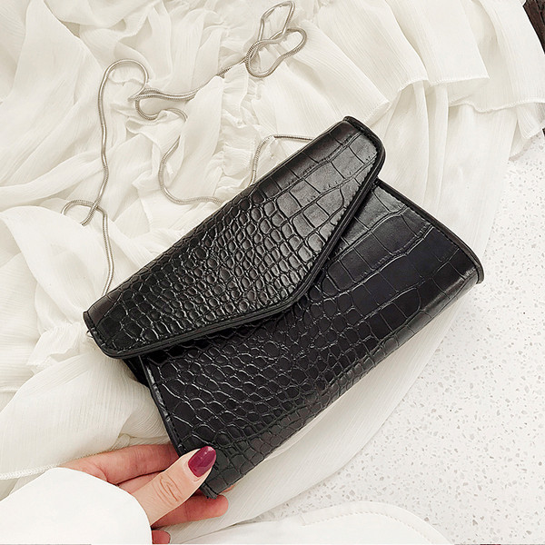 Modern női táska öko bőrből hosszú füllel fekete, barna, bordó és zöld színekben