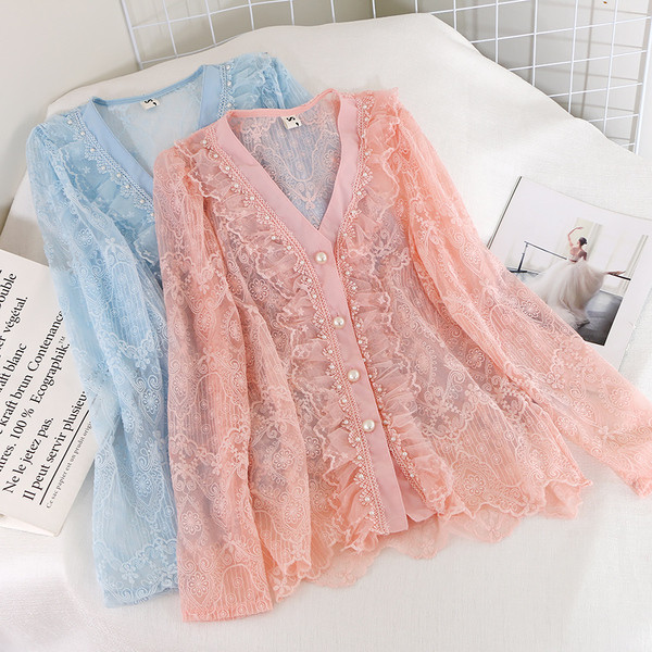 Női csipke ing gyöngyökkel és V-nyakú