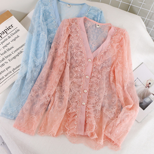 Női csipke ing gyöngyökkel és V-nyakú