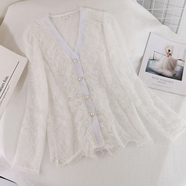 Női csipke ing gyöngyökkel és V-nyakú