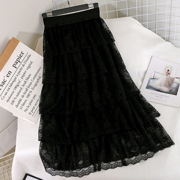 Modern női szoknya szabású modell csipkével és magas derékkal