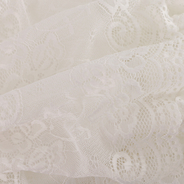 Modern női szoknya szabású modell csipkével és magas derékkal