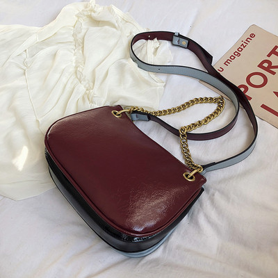 Γυναικεία μοντέρνα τσάντα με δύο λαβές σε λευκό και μπορντό χρώμα