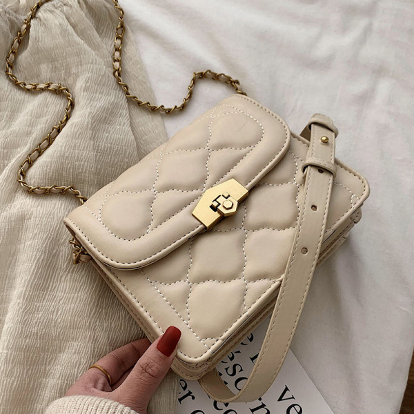 Öko bőrből készült női táska hosszú füllel, piros, fekete és bézs színben