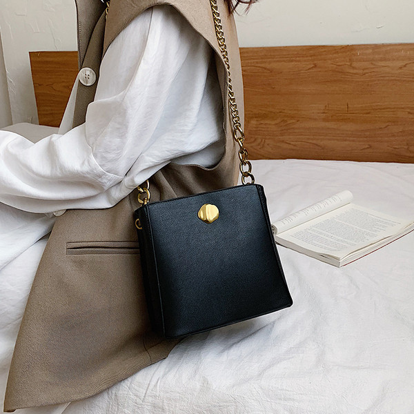 Női táska hosszú bőr fogantyúval, fehér, piros, fekete, zöld és rózsaszín színekben