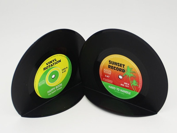 Plastist alus raamatute ja ajakirjade jaoks grammofoniplaadi kujul