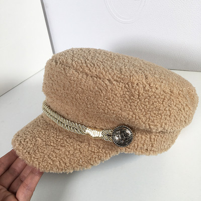 Juhuslik naiste sulemüts visiiri ja kaunistusega