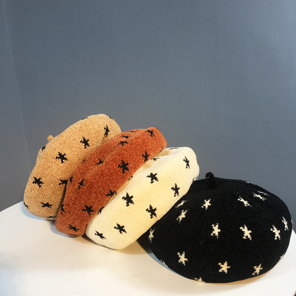 Téli kötött női svájcisapka csillagmintával