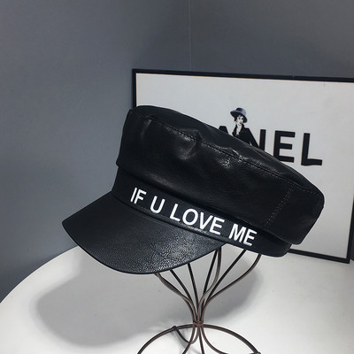 Aktuális női sapka műbőr sapkából, napellenzővel és felirattal